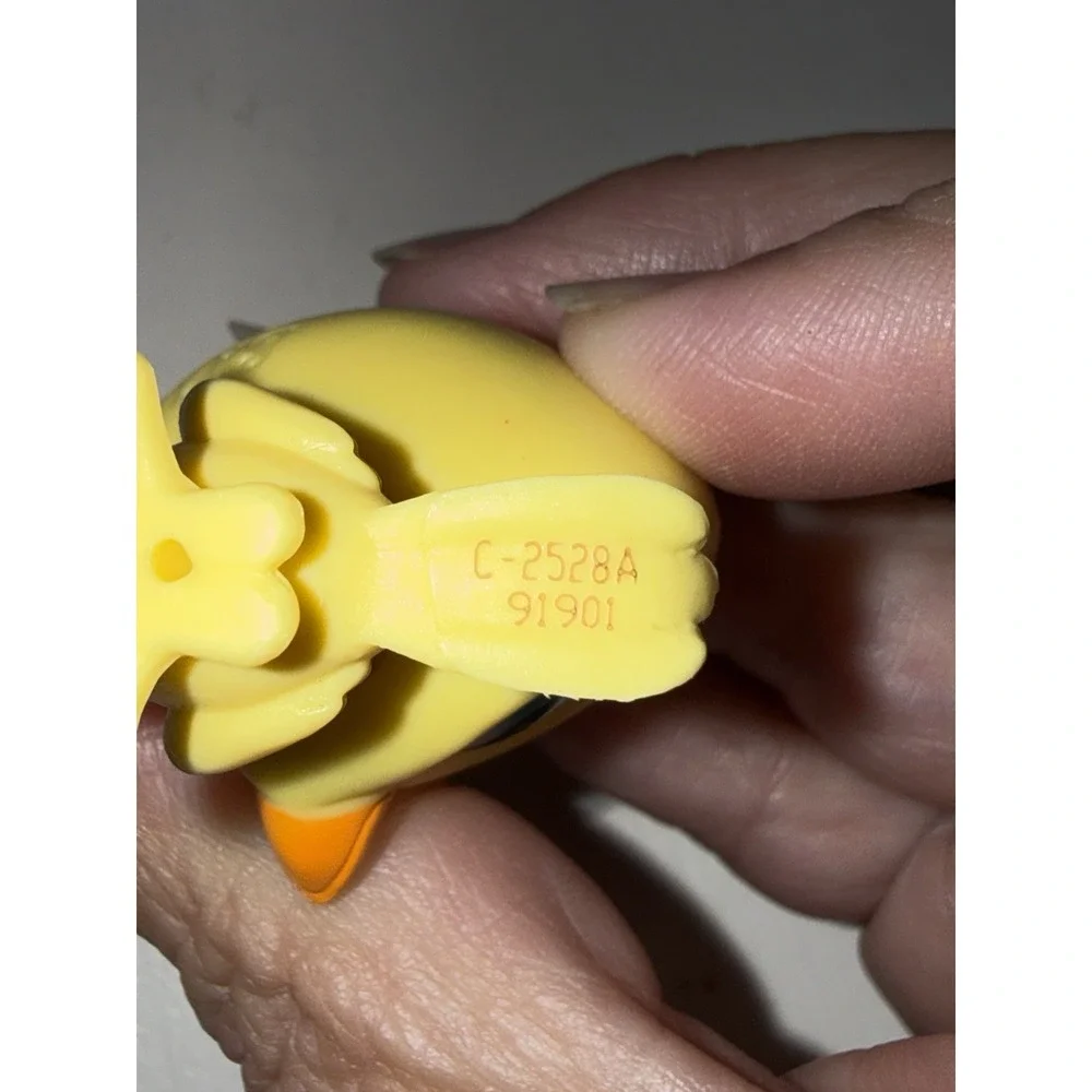 Littlest Pet Shop Adorable Yellow Bird Blue Eyes Albin Lucky Little Guy Numbered